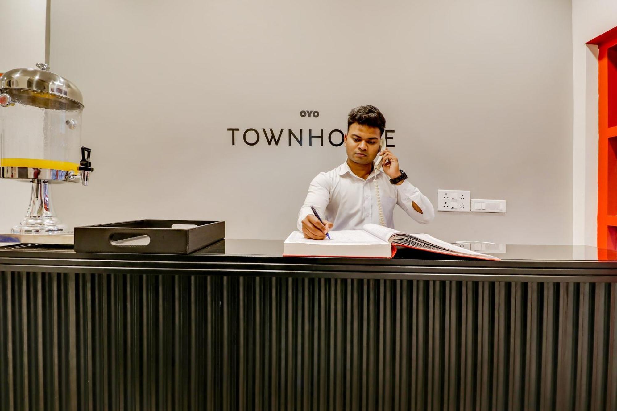 Townhouse Woodland Hotel Nagpur Buitenkant foto