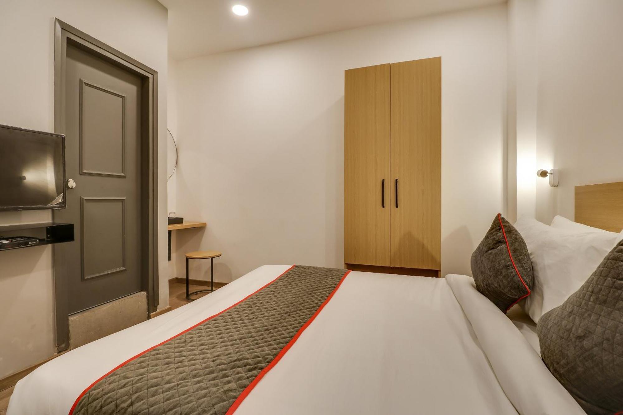 Townhouse Woodland Hotel Nagpur Buitenkant foto