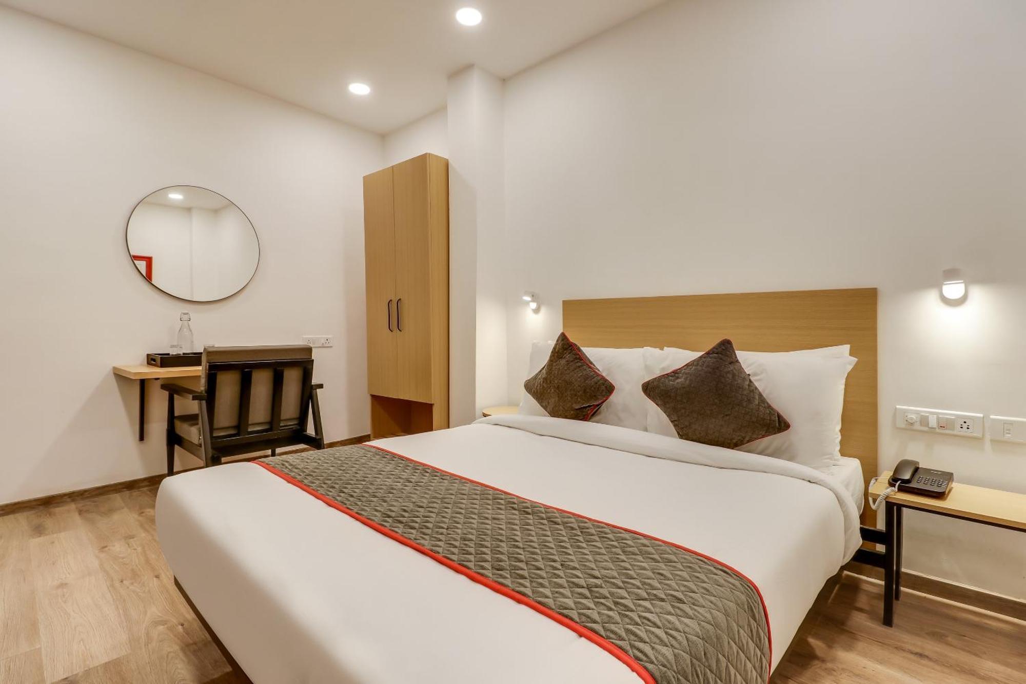 Townhouse Woodland Hotel Nagpur Buitenkant foto
