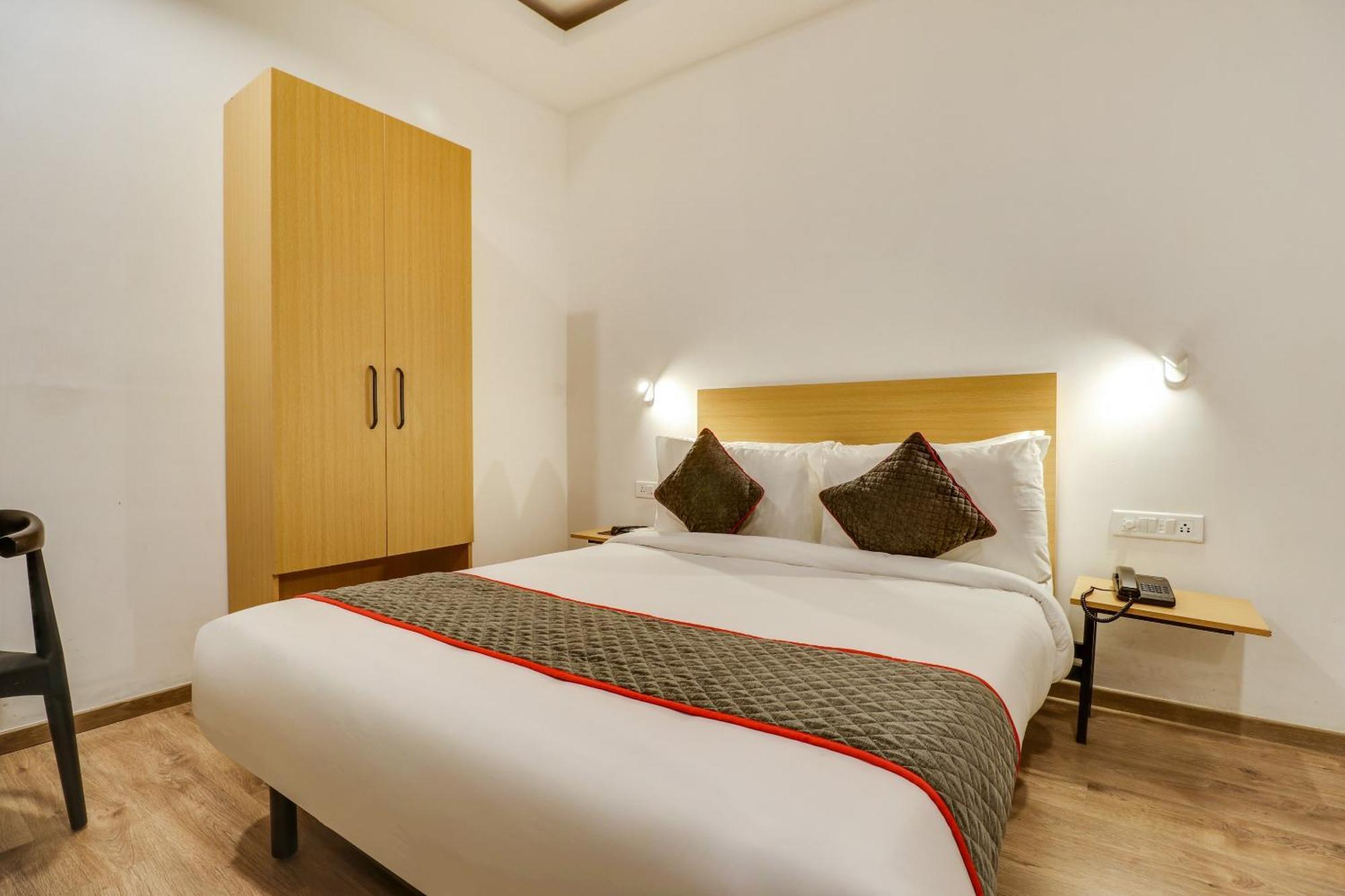 Townhouse Woodland Hotel Nagpur Buitenkant foto