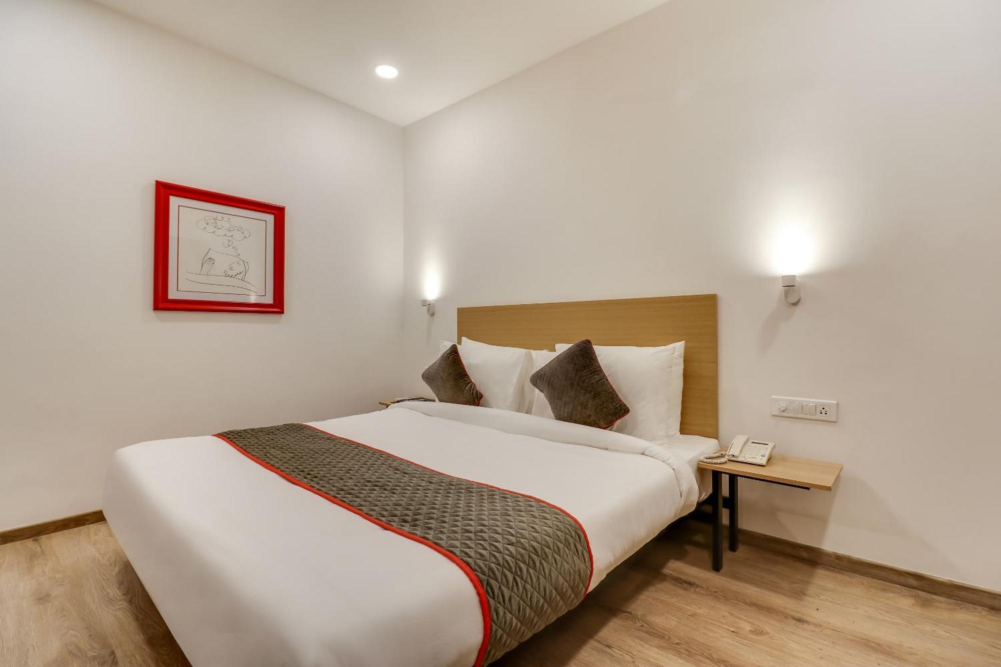 Townhouse Woodland Hotel Nagpur Buitenkant foto